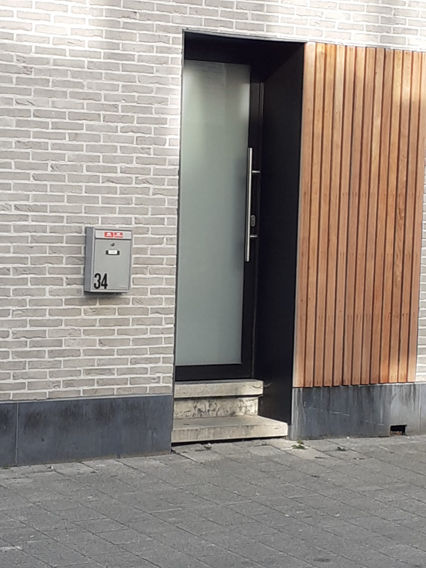 Combinatie van PVC ramen en aluminium deur in Duffel